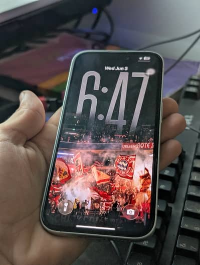 Apple iPhone 16