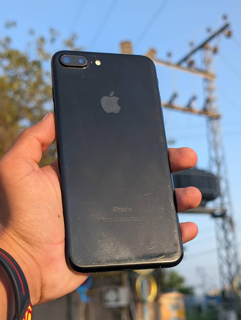 Apple iPhone 7 Plus 0