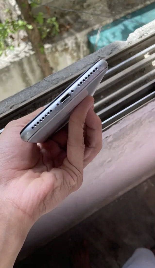 Apple iPhone 8 Plus 1