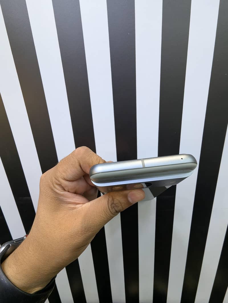 Google Pixel 8 3