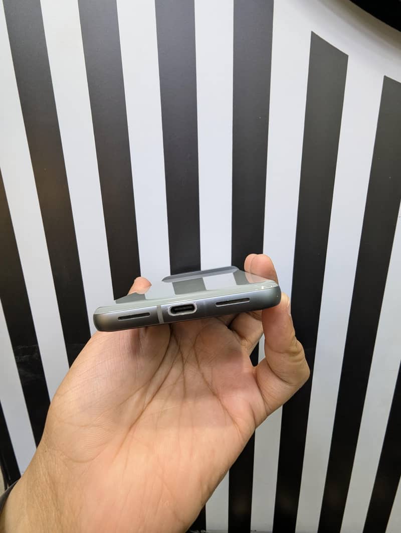 Google Pixel 8 4
