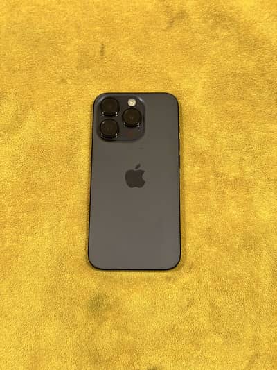 Apple IPhone 15 Pro, Factory Unlocked, 4 month sim time, 90% BH, 10/10