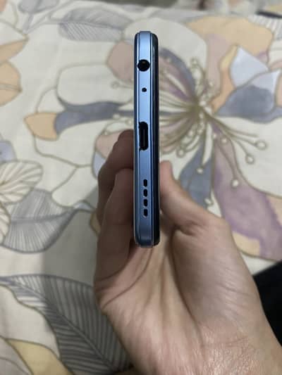 Vivo V21