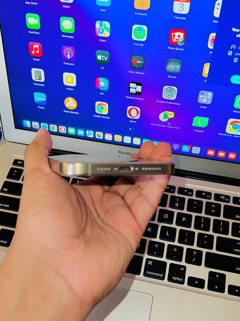 Apple iPhone 15 Pro Max 4