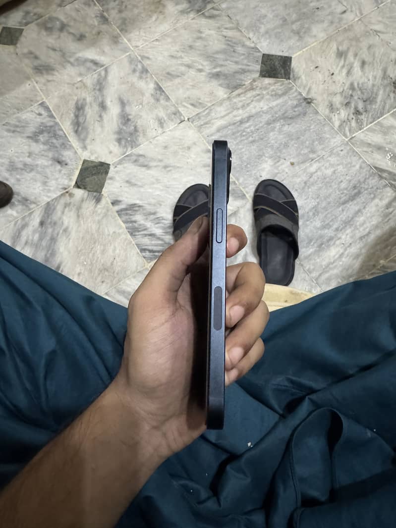 Apple iPhone 13 6