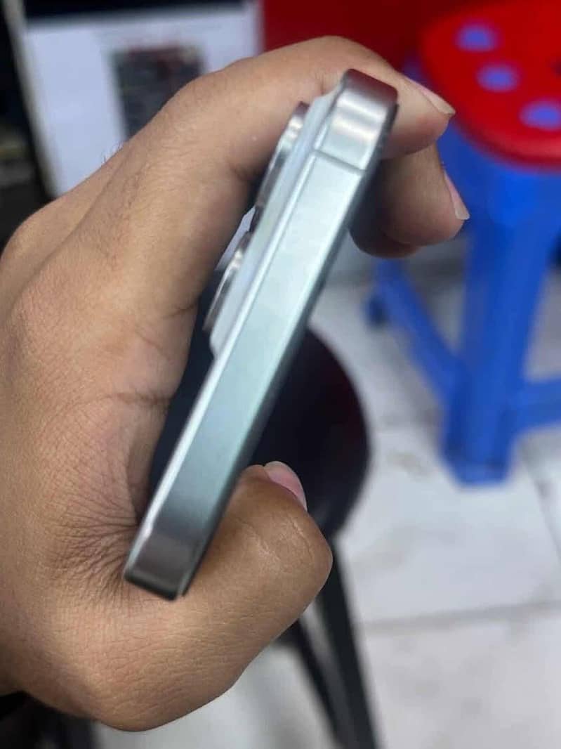 Apple iPhone 15 Pro Max 3