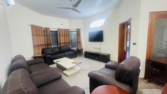 A Beautiful Upper Portion For Rent Ideal Location 3 Bedroom 3 Bathroom Drawing Room Dining Room TV Launch Kitchen Separate Gate