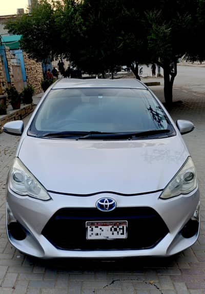 TOYOTA AQUA 2016