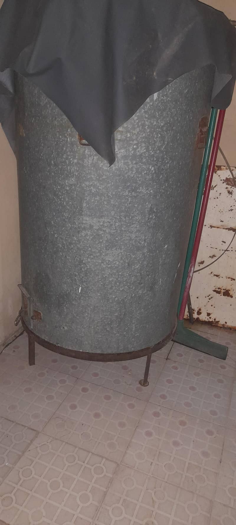 container for saving wheat 1