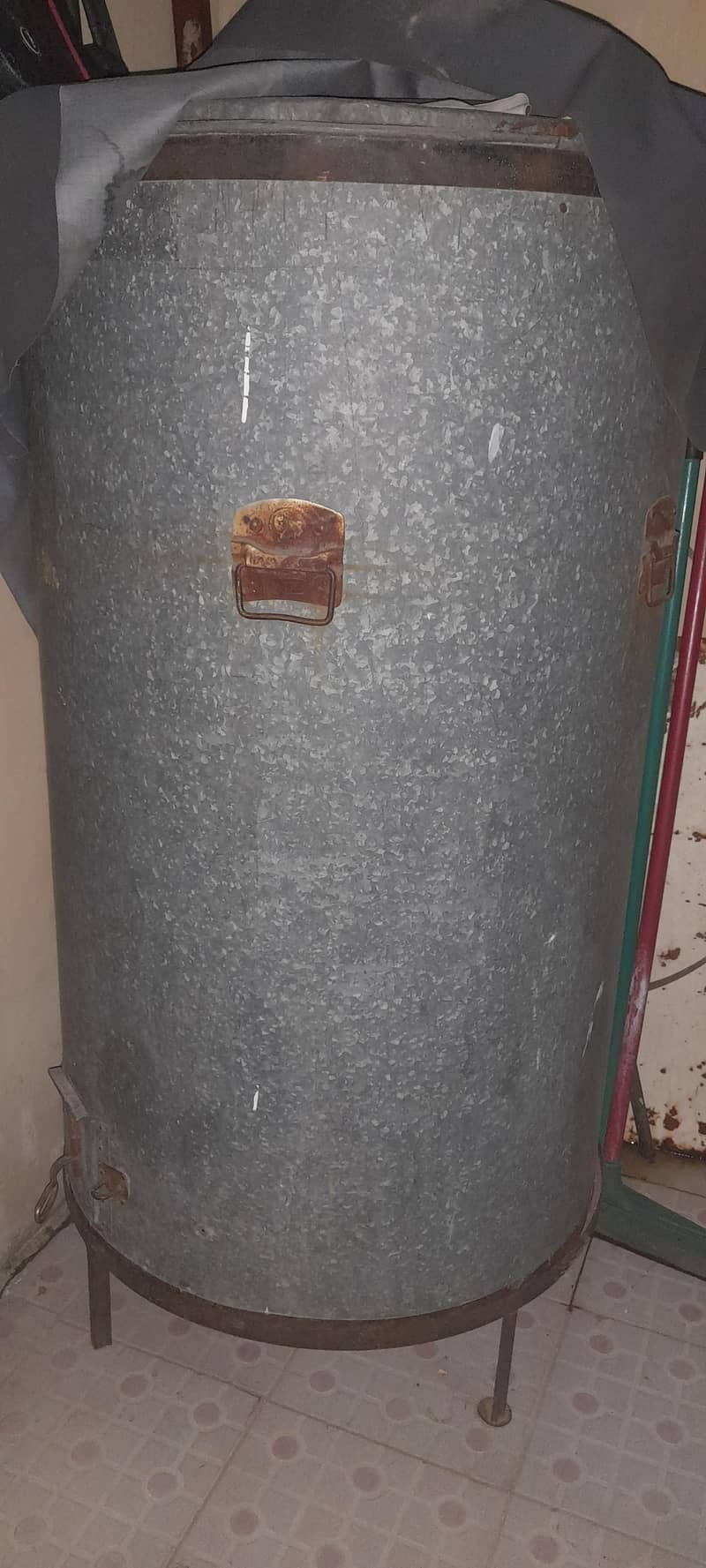 container for saving wheat 2