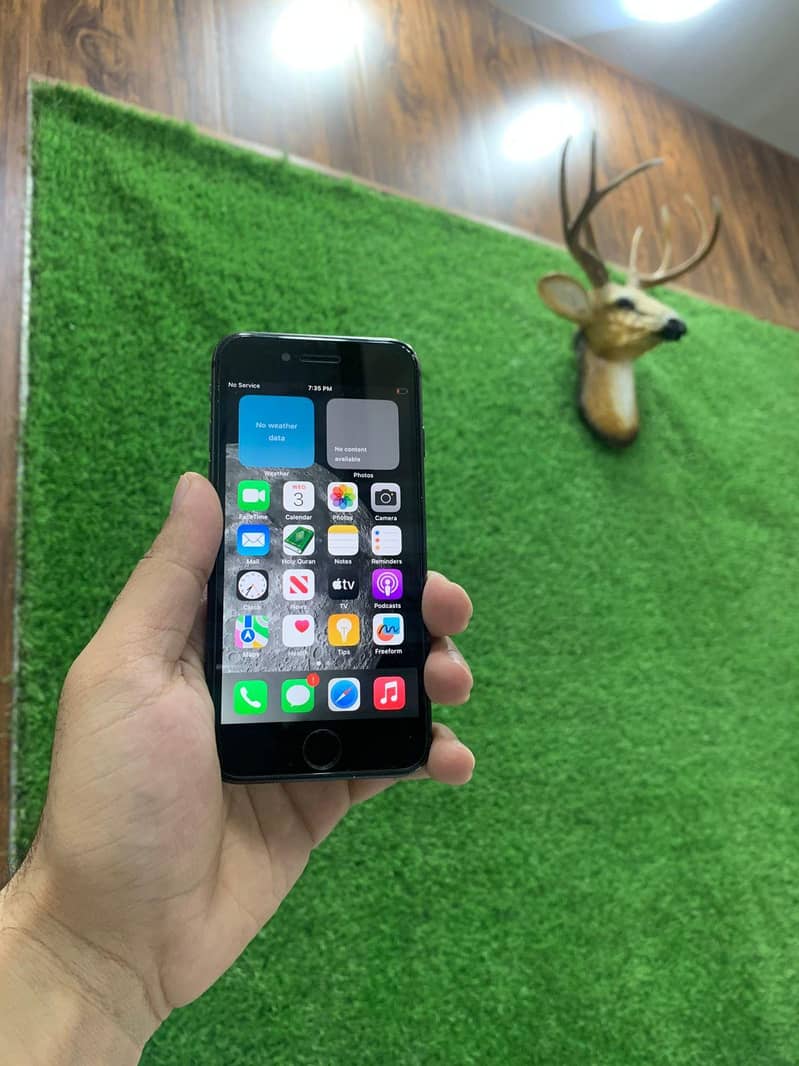 Apple iPhone 8 0