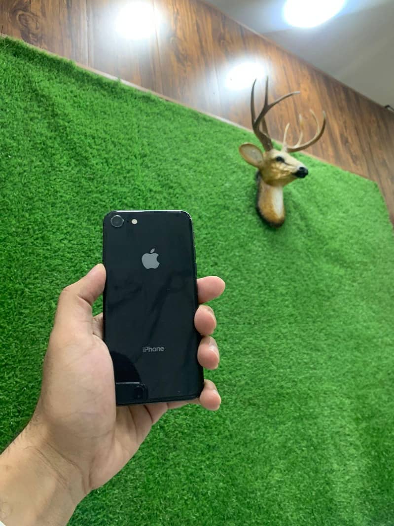 Apple iPhone 8 3