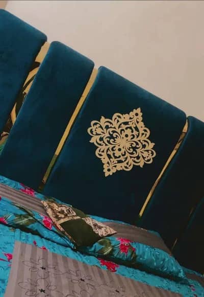 bed dressing side table dewan argent sale sheefting issue