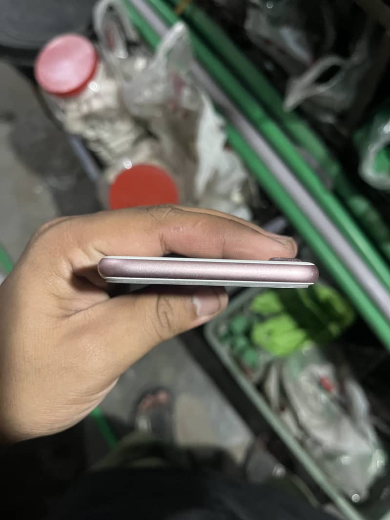Apple iPhone 7 2