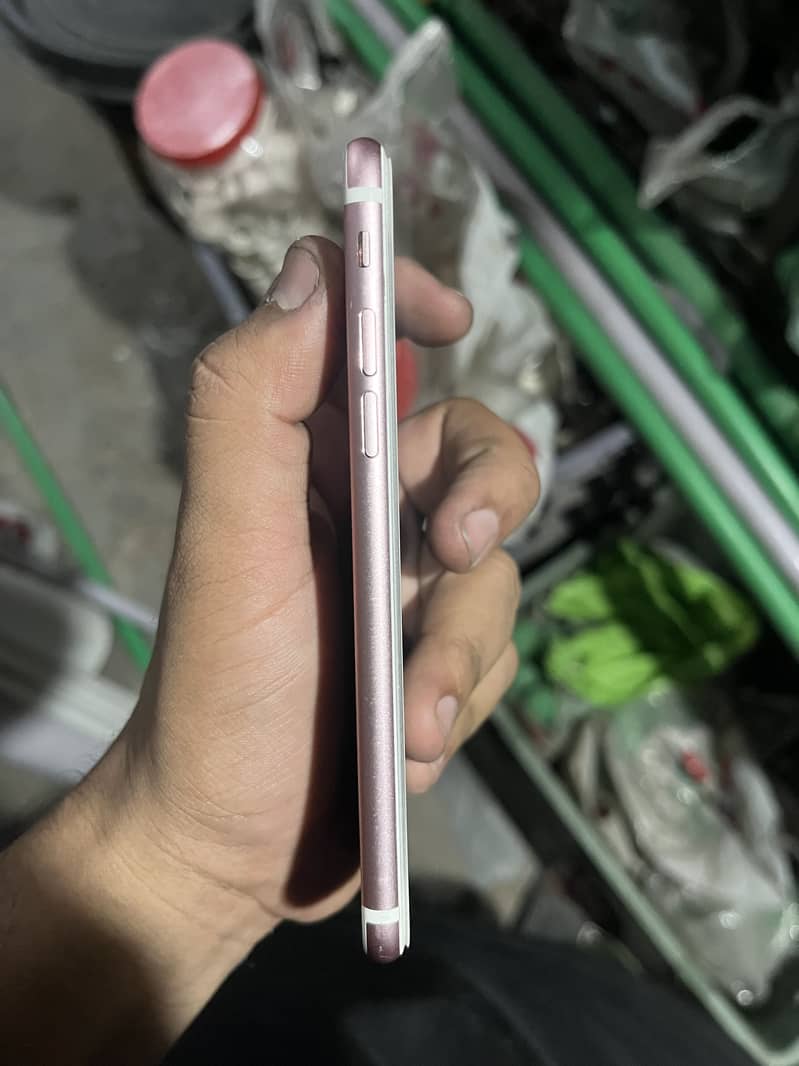 Apple iPhone 7 4