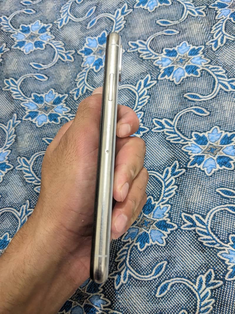 Apple iPhone X 3