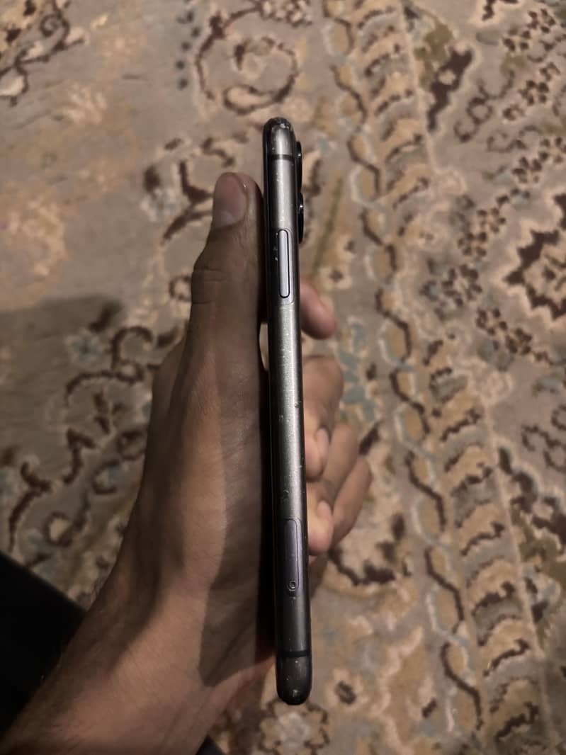 iPhone 11 5
