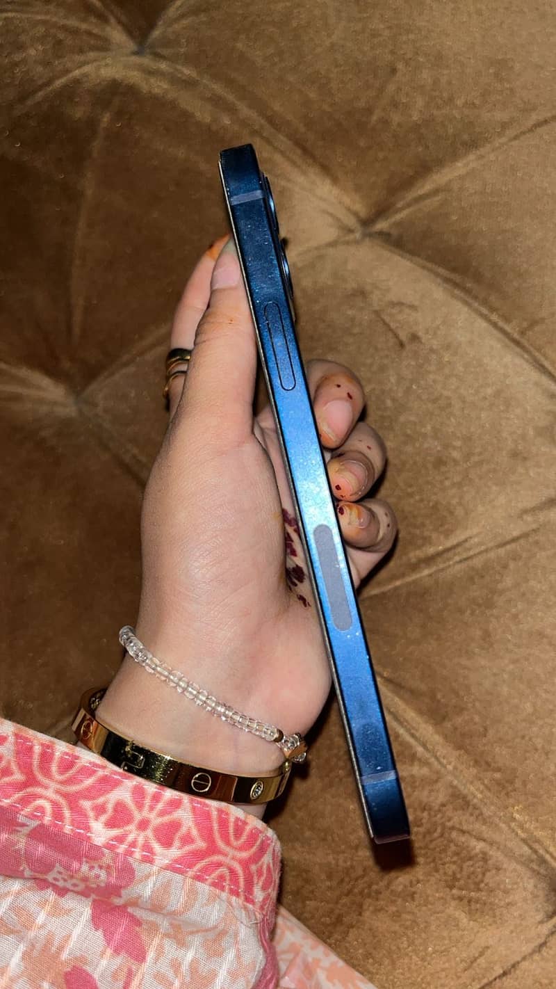 Apple iPhone 12 3