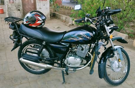 Suzuki GS 150 2015