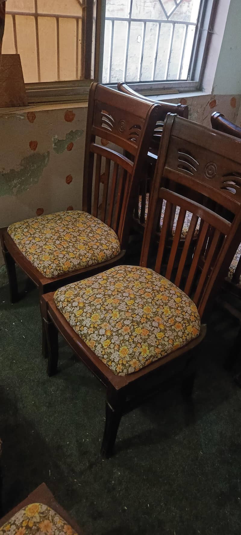 Dining Table 0