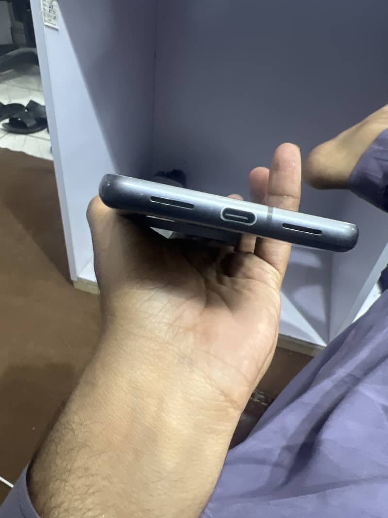 Google Pixel 7 4