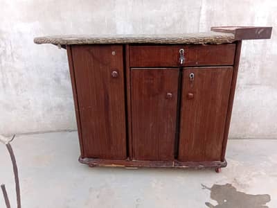 Irone stand / Table