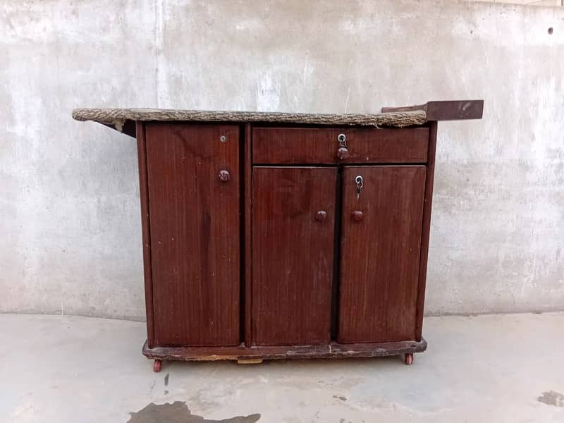 Irone stand / Table 5