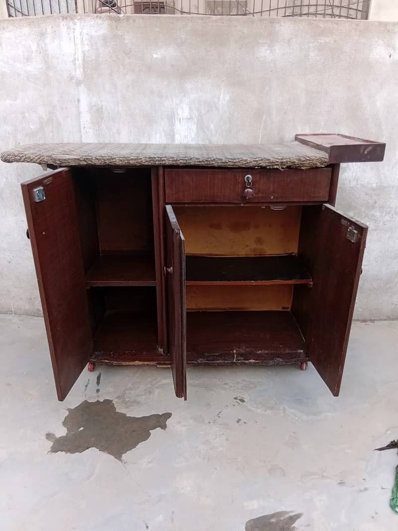 Irone stand / Table 9