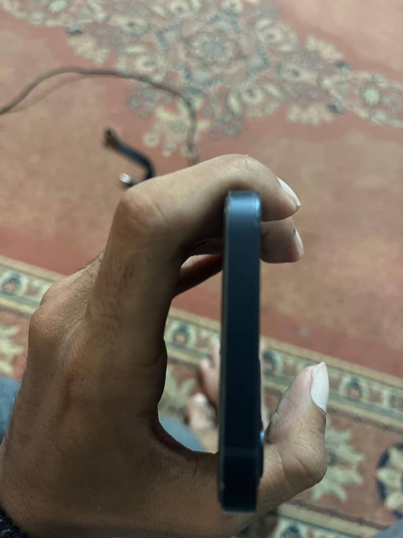 Apple iPhone 12 4