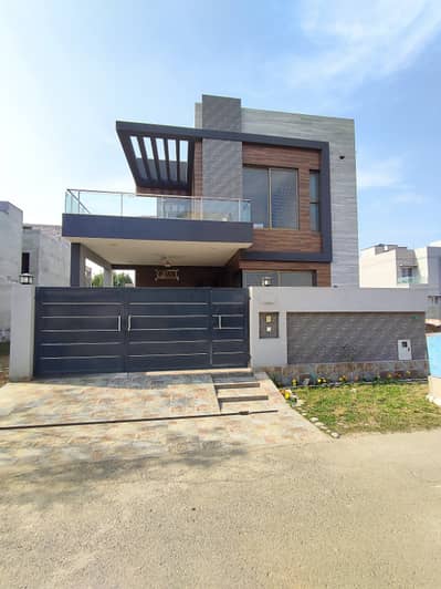 Beautiful 10 Marla Family House for Rent