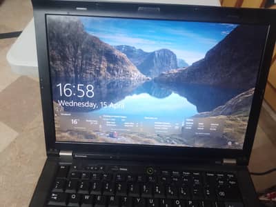 Lenovo Thinkpad i5 Window 10 genuine on SSD with very high flash speed