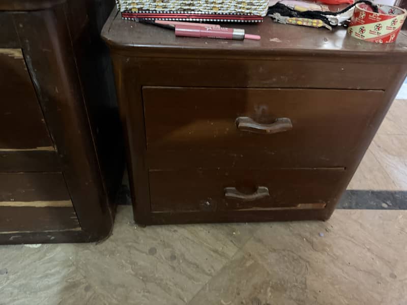 Dressing table nd 2 side tables 1
