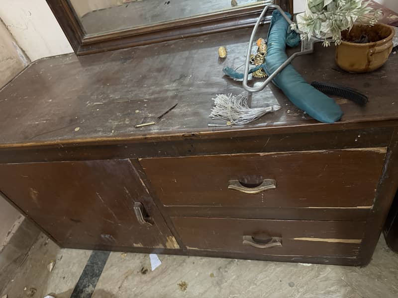 Dressing table nd 2 side tables 2