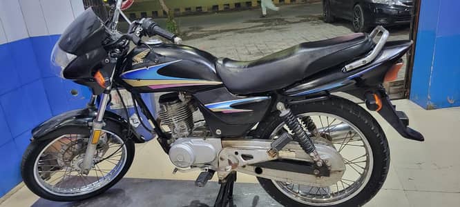 Honda 125 Deluxe Black edition Outstanding Condition