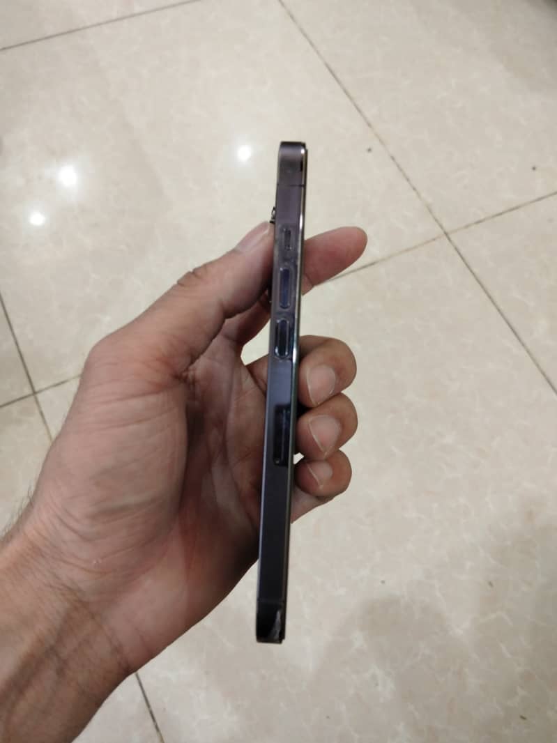 iPhone 14 pro 4