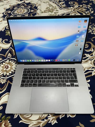 Apple MacBook Pro 16" Core i9 16GB RAM 1TB SSD 4GB Graphics