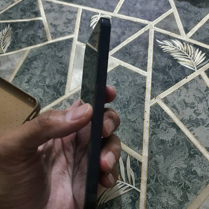 Apple iPhone 12 3