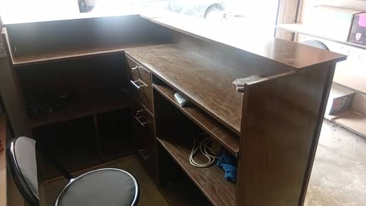 L shape shop counter