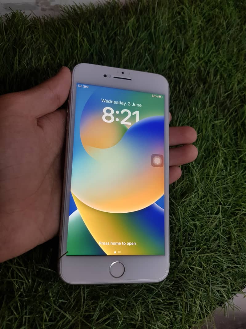 Apple iPhone 8 Plus 1
