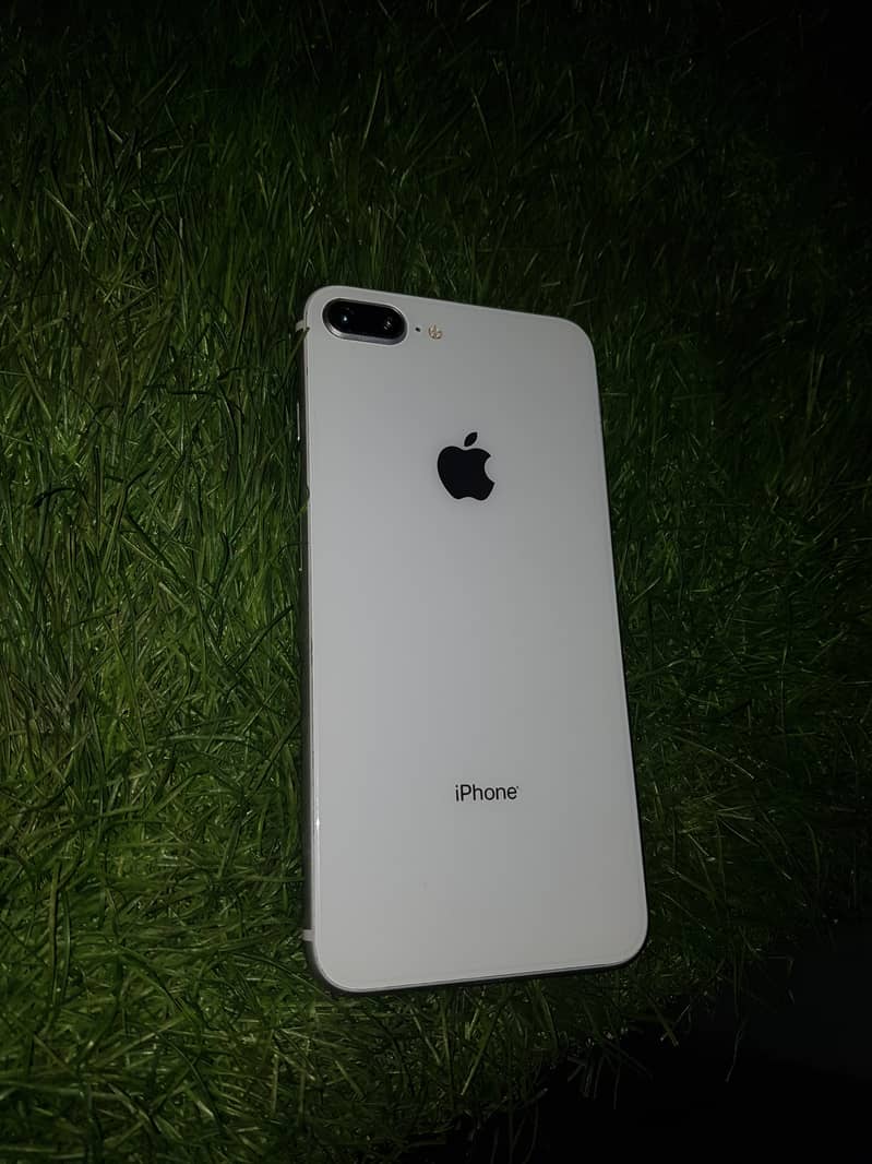 Apple iPhone 8 Plus 3