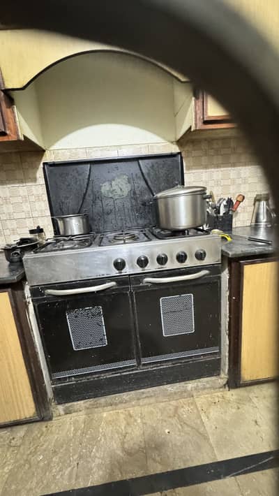 5 Burner Gas Stove for Sale – Used Condition – Sabzazar Lahore