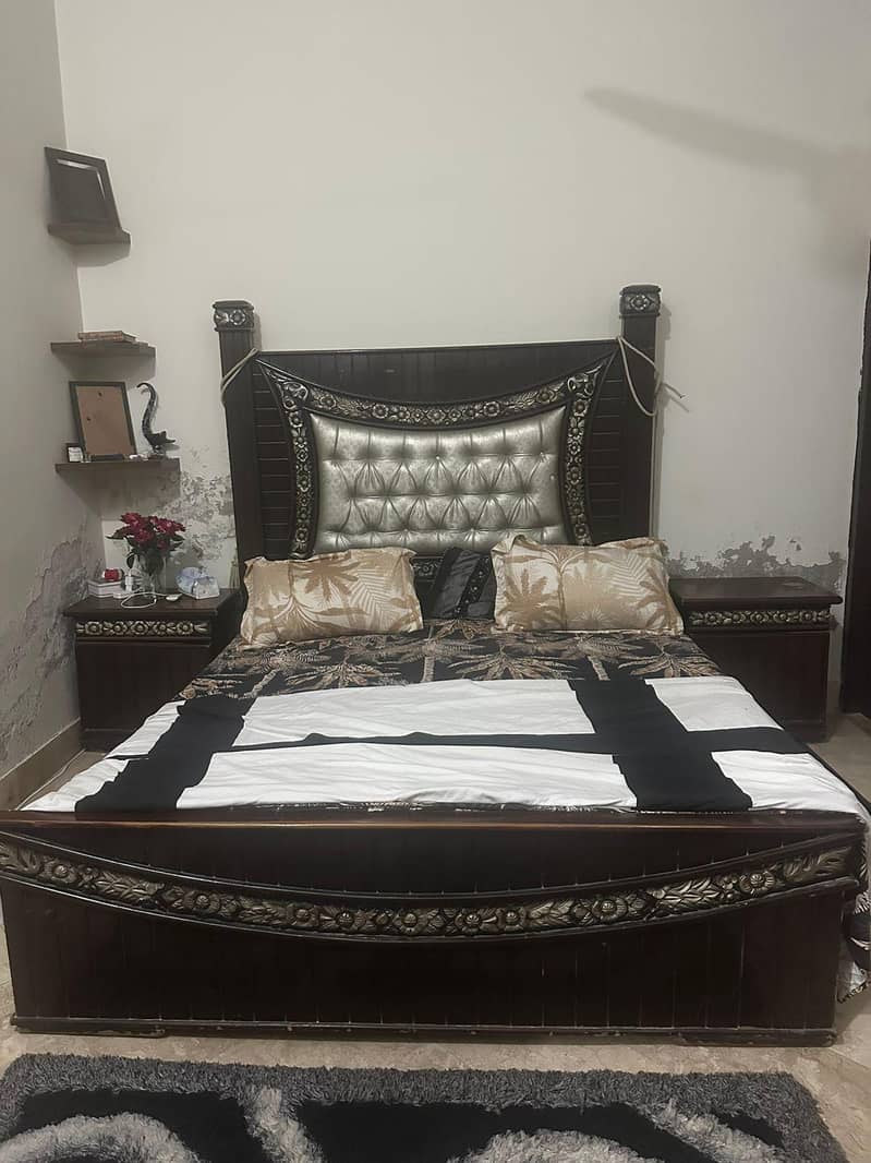 bed set side table and dressing and deewan 0