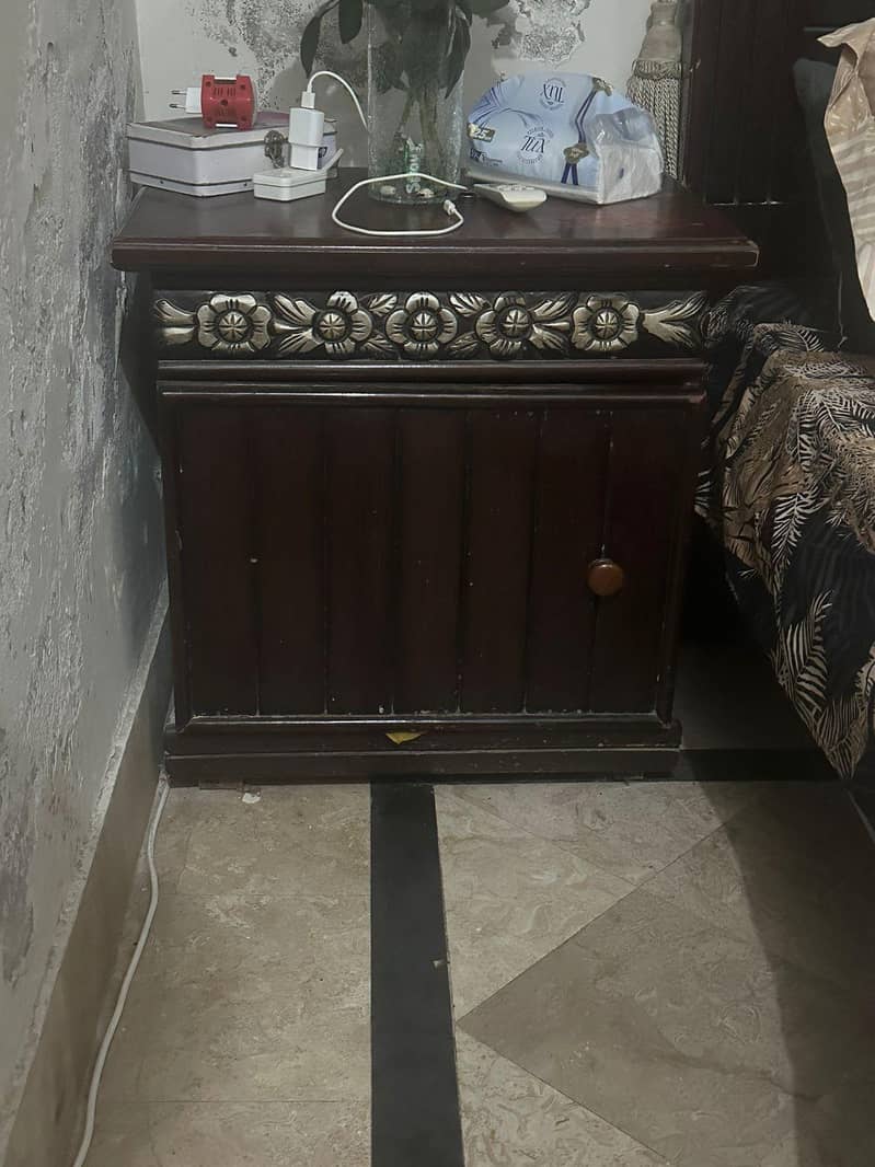 bed set side table and dressing and deewan 2