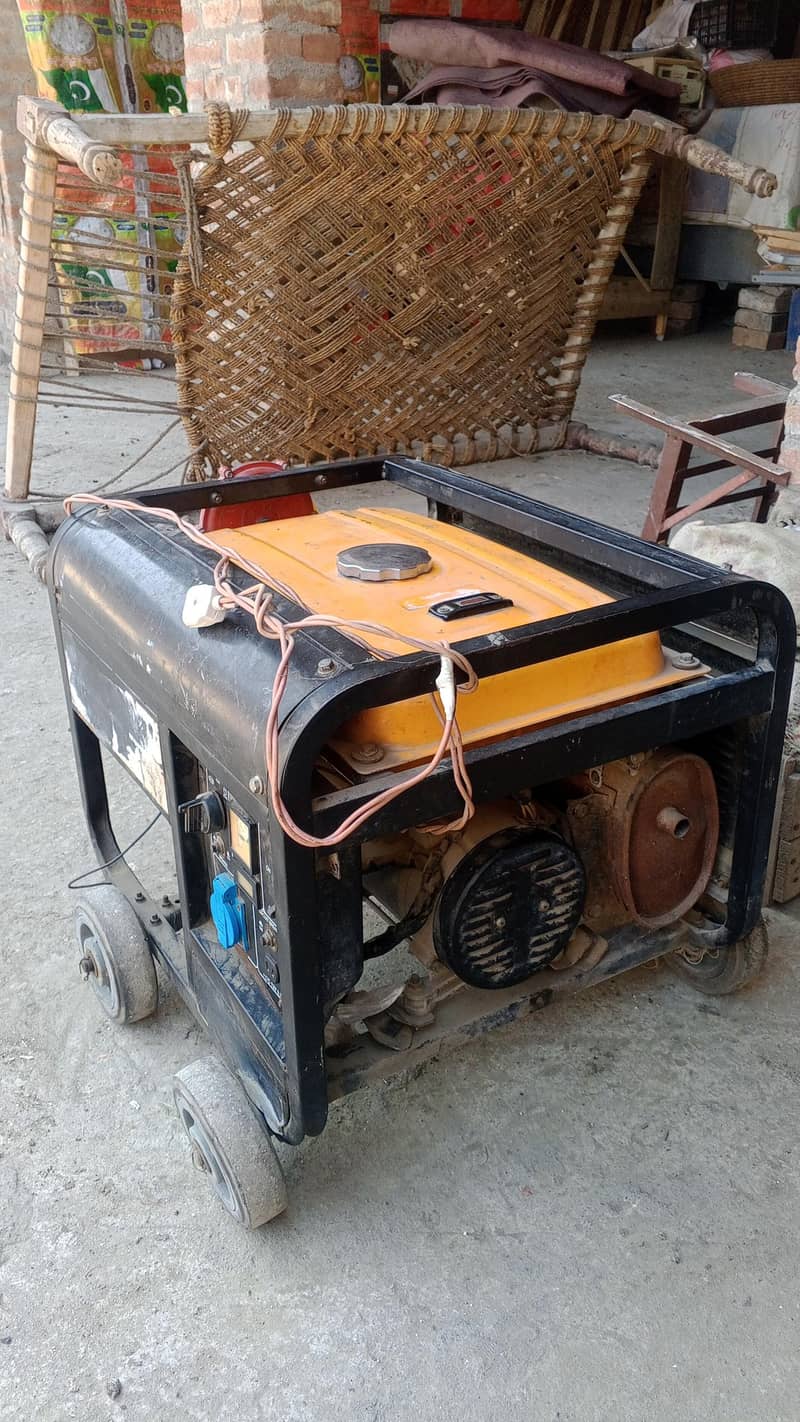 دو عدد جینریٹر براۓ فروخت بہترین کنڈیشن مناسب قیمت 12