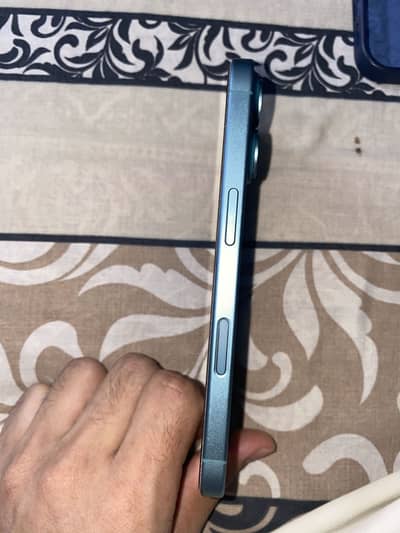 Apple iPhone 16