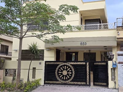 Prime Location For Self Solid Constructed 6 Bedrooms House For Sale In Phase 4 Bahria Town.