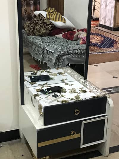 2 Side Tables