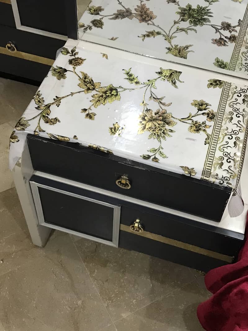 2 Side Tables 1