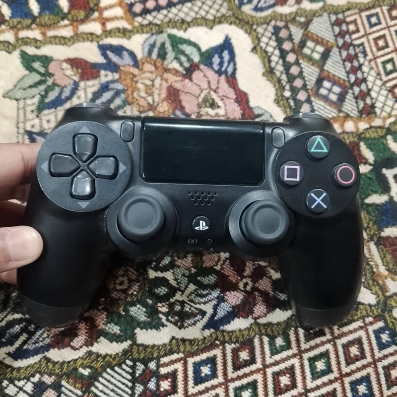 Black PS4 Controller 0