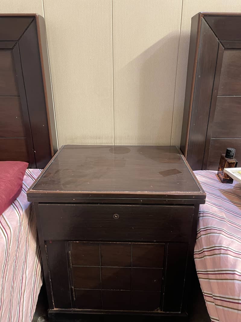 Single bed pair with one side table 3